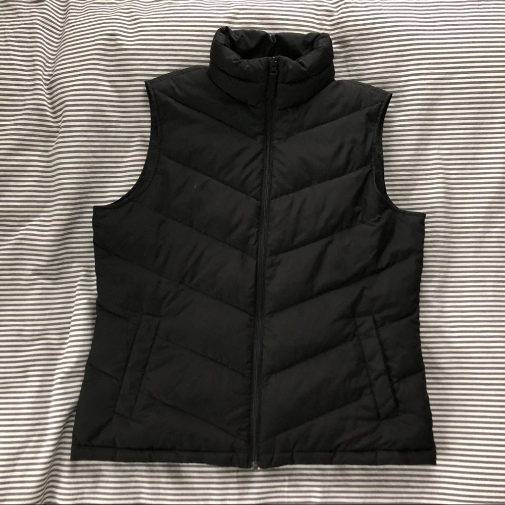 Black puffer vest